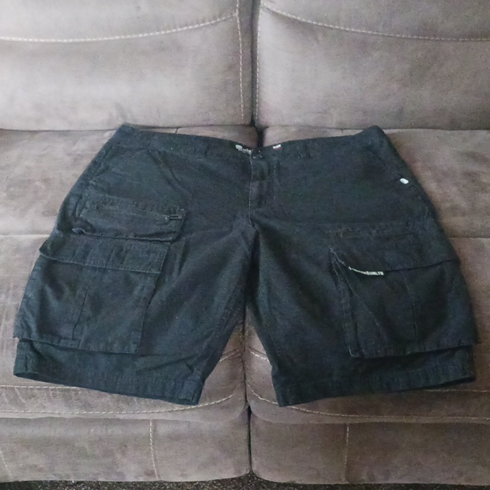 Shorts - Picture 2 of 3